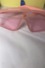 將影片載入圖庫檢視器並播放，PRETTY PINK FASHION SUNGLASSES
